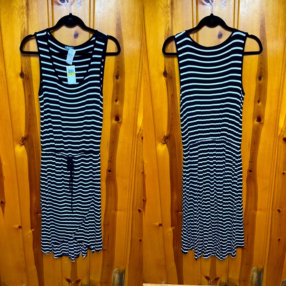 Great summer dress. Never been worn.